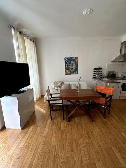 Carre D'or, Centre A * Nizza